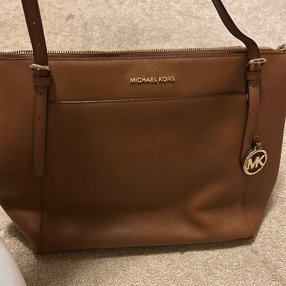 Michael Kors Voyager Large Saffiano Leather Top-Zip Tote Bag - Picture 1 of 4
